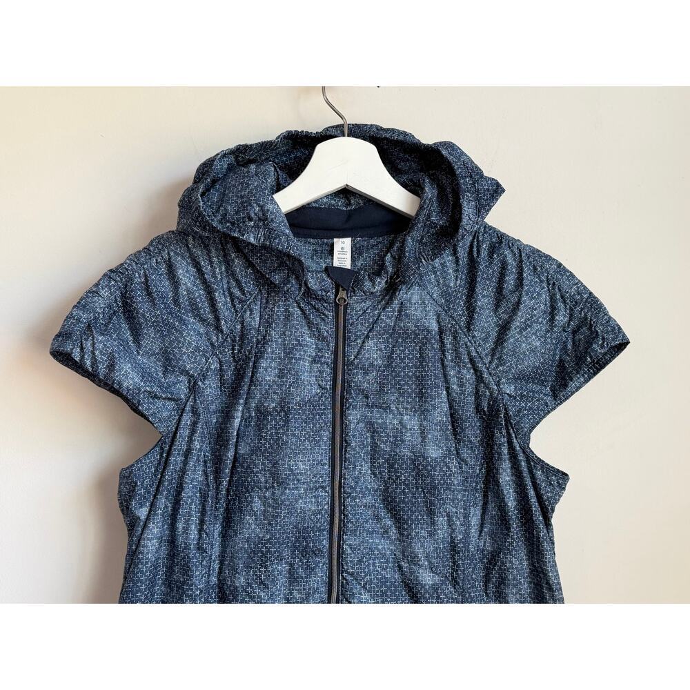 Lululemon Spring Fling Puffy Vest Sashiko Cross Inkwell Ghost Women's Size 10 - Picture 4 of 10